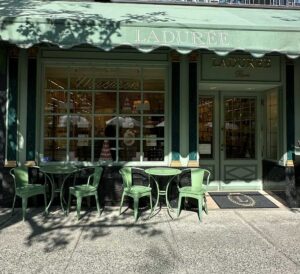 Ladurée Vancouver - 1141 Robson St - Vancouver Page
