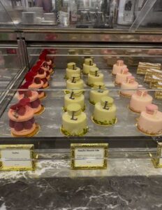 Ladurée Vancouver - 1141 Robson St - Vancouver Page
